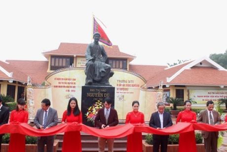 Khai mạc trưng bày triển lãm “Di sản văn chương Nguyễn Du và Truyện Kiều”