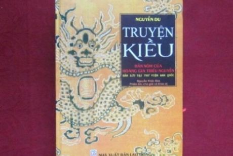 Truyện Kiều - Bản Nôm của Hoàng gia Triều Nguyễn.