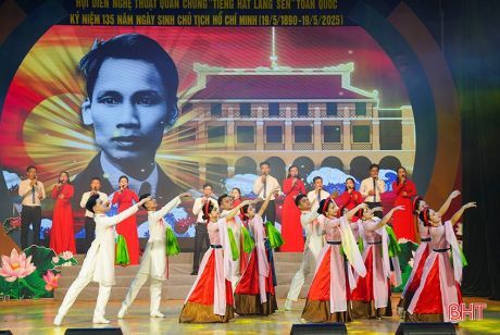 Hà Tĩnh giành 3 huy chương tại Hội diễn 'Tiếng hát Làng Sen'