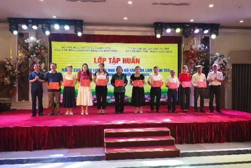 ha-tinh-to-chuc-tap-huan-nang-cao-nang-luc-doi-ngu-can-bo-van-hoa-lam-cong-tac-xay-dung-nong-thon-moi